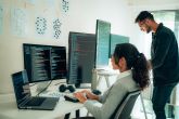 Los ciberdelincuentes ya no solo atacan empresas, reclutan a empleados para acceder a sus sistemas corporativos