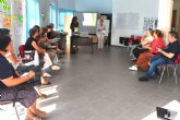 El grupo motor del programa 'Tejiendo barrio, hilando vidas' estrena el curso con un taller sobre participacin comunitaria y metodologas participativas
