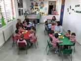 Taller de zumo y macedonia en la Escuela Infantil de Roldn