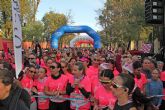Una ola rosa invade Sevilla, 8.000 mujeres colapsan el centro a ritmo de running y zumba