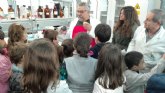 Casi un centenar de niños participa en la jornada de Navidad organizada por el IMIDA para fomentar la investigacin