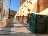 Instalan ocho aseos porttiles en las inmediaciones de la Plaza de España y de la Calle lamo