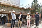 El alcalde de Lorca supervisa el avance de las obras de recuperación del antiguo Claustro de Santo Domingo y la recolocación de sus tradicionales arcos