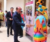 El presidente de la Comunidad anima a participar en la 'colorida tradicin' de los 'Mayos' de Alhama de Murcia