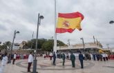 Las Fuerzas Armadas conmemoraron su día festivo con el arriado solemne de bandera