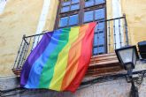 La bandera arcoris ondea, de nuevo, Ayuntamiento de Cehegn, para conmemorar el Da de la Diversidad Sexual