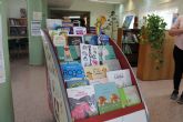 La Biblioteca Municipal de Puerto Lumbreras acoge un nuevo expositor con unos 30 libros sobre igualdad, diversidad y empatía con motivo del Día del Orgullo LGTBIQ+