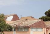 Denuncian el riesgo para una colonia de vencejos durante las obras de retirada de amianto en un colegio de San Javier