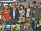 El estreno de una obra de teatro, el nacimiento de dos nuevos libros y el hermanamiento potico entre Euskadi y La Mancha, son los frentes literarios abiertos por Juan Camacho