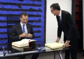 El rey Felipe VI inaugura el Libro de Oro del Ayuntamiento de Murcia 31 años despus de hacerlo como prncipe