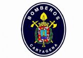 Bomberos de Cartagena rescatan a un hombre atrapado en su vehículo tras estrellarlo en un accidente