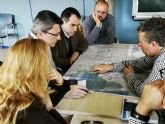 Representantes del GP VOX se interesan por el estado de Los Alczares tras las inundaciones
