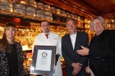 El restaurantes Les Grands Buffets incorpora su primer queso100% cataln -Lpulus, elaborado por quesosMuntanyola de la Fundacin AMPANS
