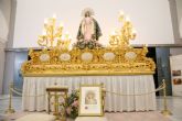 El Paso Blanco hace entrega al Papa León XIV de un cuadro de la Virgen de la Amargura como testimonio de fe y devoción de Lorca