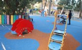 Se repararán varios pavimentos amortiguadores de espacios para juegos infantiles en distintos parques de Totana