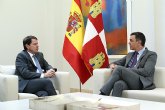 Pedro Sánchez recibe al presidente de la Junta de Castilla y León, Alfonso Fernández Manueco