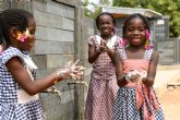 Niñas de Costa de Marfil en riesgo de abandono escolar reciben ayuda a través de la cooperación del Gobierno regional y Unicef