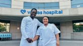 Dos enfermeros africanos reciben formacin sanitaria en Vithas Valencia 9 de Octubre