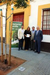 Replanta Sevilla reconoce a Helvetia, Migasa y Llopis por su apoyo al arbolado urbano
