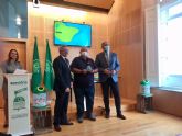 El ayuntamiento de Águilas recibe el galardón 'Iglú Verde' por su compromiso con la iniciativa Banderas Verdes