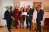 Mara Dolores Navarro Esteban recibe el premio del Concurso de Microrrelatos de Abogados