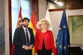 López Miras recibe en el Palacio de San Esteban a la embajadora de Polonia en España