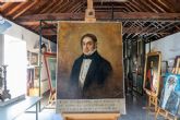 El taller municipal de restauración finaliza el tratamiento de conservación del retrato del alcalde Juan Butigieg Ybañez