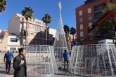El Ayuntamiento de Lorca elabora 16 árboles de Navidad nuevos y suma 30 en propiedad que decorarán las calles y plazas de todo el término municipal