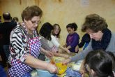 La Concejalía de Juventud celebra el taller intergeneracional de dulces tradicionales de Navidad