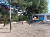 La alcaldesa visita las obras de reparación y mejora del parque infantil de Góñar en Puerto Lumbreras