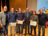 El alcalde y el concejal de Educacin acompañan a los tres estudiantes del IES Juan de la Cierva galardonados con los Premios Extraordinarios de Bachillerato del curso 2018/19, que otorga la Consejera