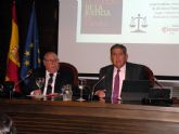 Sociedad. Sevilla . El ttulo de la charla, 'El Estado de la Justicia en Espana', sirvi como marco para abordar cuestiones fundamentales que afectan al sistema judicial espanol, en el ateneo de Triana