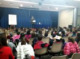 400 escolares han participado esta semana en los 'Encuentros con Autor' de las Bibliotecas Municipales con la escritora Mnica Rodrguez