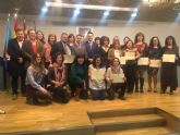 Los alumnos del Programa Mixto de Empleo y Formacin  reciben su certificacin profesional en atencin a personas dependientes