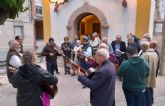 La campana de auroros 'Nuestra Senora del Rosario' abre con sus Mayos las fiestas del barrio de La Cruz