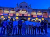 El balcón del Ayuntamiento y la Pasarela se iluminarán de naranja este martes, 30 de mayo, con motivo del Día Mundial de la Esclerosis Múltiple