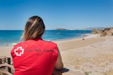 30 adolescentes integran un proyecto de Cruz Roja y ayuntamiento para colaborar en el mantenimiento de las playas