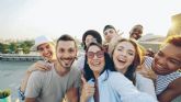 Siete de cada diez espanoles afirman que las relaciones personales son la clave de su felicidad