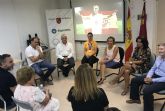 La consejera Adela Martínez-Cachá felicita a la futbolista murciana Eva Navarro, medalla de plata en el Mundial Sub-20