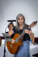 Alba C. Molina: entre acordes, palabras, ensenanza y libros