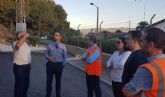 El PSOE atiende las quejas de los vecinos de Los Ángeles-Apolonia y arranca el compromiso de las empresas responsables para corregir los errores en las obras