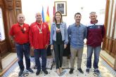 La alcaldesa y el concejal de Deportes reciben en el ayuntamiento a Fernando Pérez Carrión, quinto de España en campeonato de Pesca y Casting