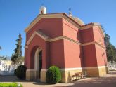 A la restauración de la capilla del cementerio, recordando la labor del arquitecto Justo Millán Espinosa