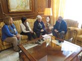 El presidente de la Asamblea Regional recibe a la Asociación de Mujeres Cofrades de Cartagena