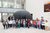 Cerca de 600 alumnos de infantil y primaria visitan el planetario instalado en el centro cultural