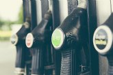 Cómo saber cuánto bajará la gasolina y el diésel