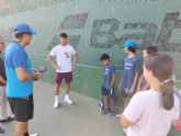 Carlos Alcaraz comparte su triunfo en Wimbledon con los alumnos de un campus intensivo de tenis en Murcia