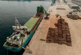 El Puerto de Cartagena inicia un nuevo tráfico con la exportación de 2.000 toneladas de troncos de pino