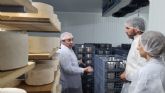 El consejero Antonio Luengo destaca el valor añadido que representan los quesos de DOP con certificación ecológica y producción propia de leche