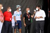 López Miras asiste a la salida de la etapa de la Vuelta